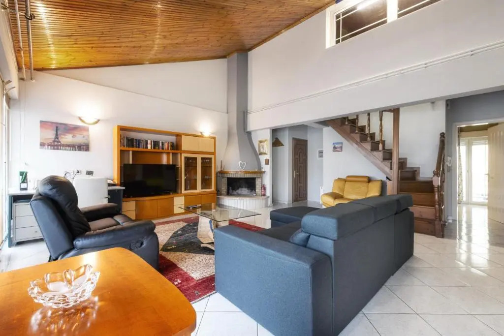 Lovely 150sqm maisonette with an attic in Larissa