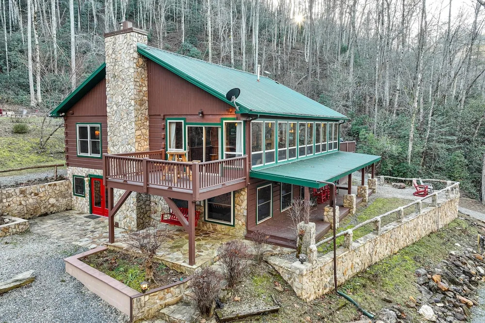 'twin Creeks Lodge' w/ Hot Tub < 1 Mi to Lake!