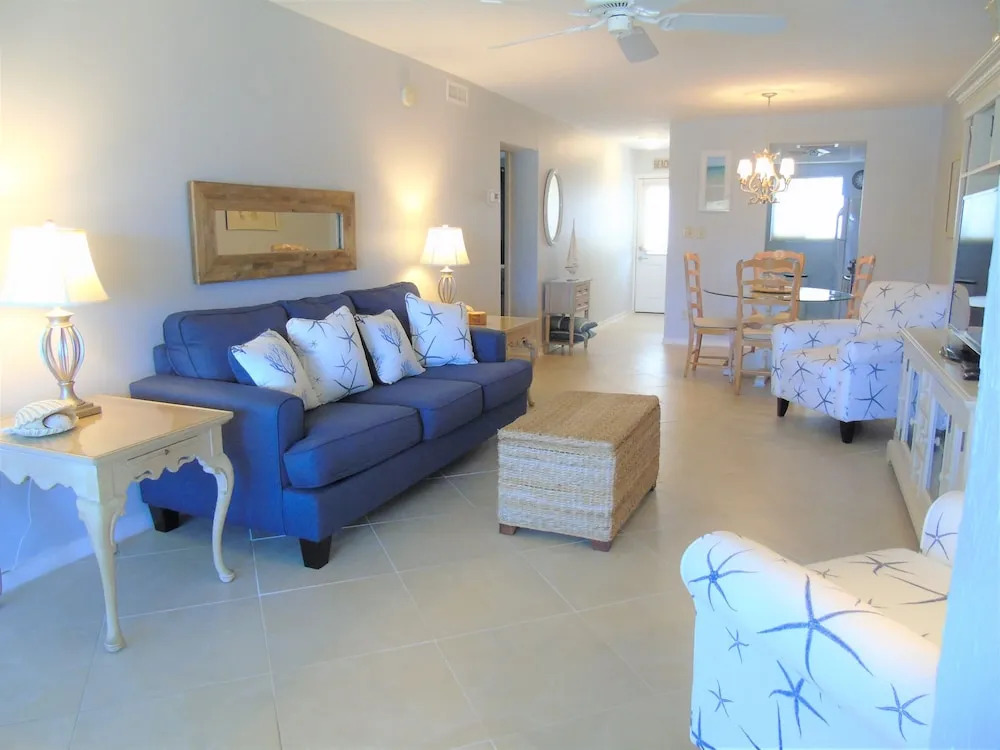 Sunset Royale - 202 1 Bedroom 1 Bathroom Condo