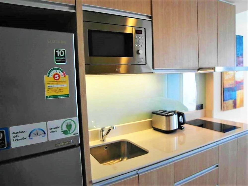 The Cliff sea & Pool Views Studio Apartment Pratumnak Pattaya