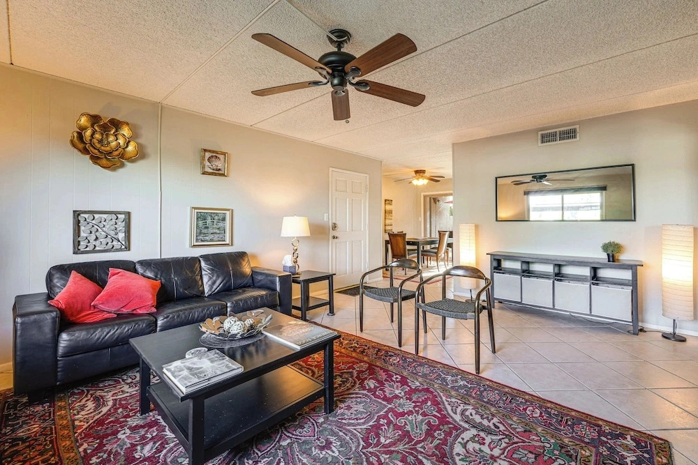 Pool Access & Private Patio! Prime Arcadia Condo