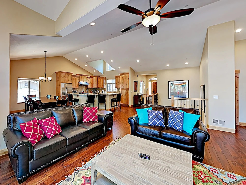 2451 South Lake Tahoe - 4 Br Home