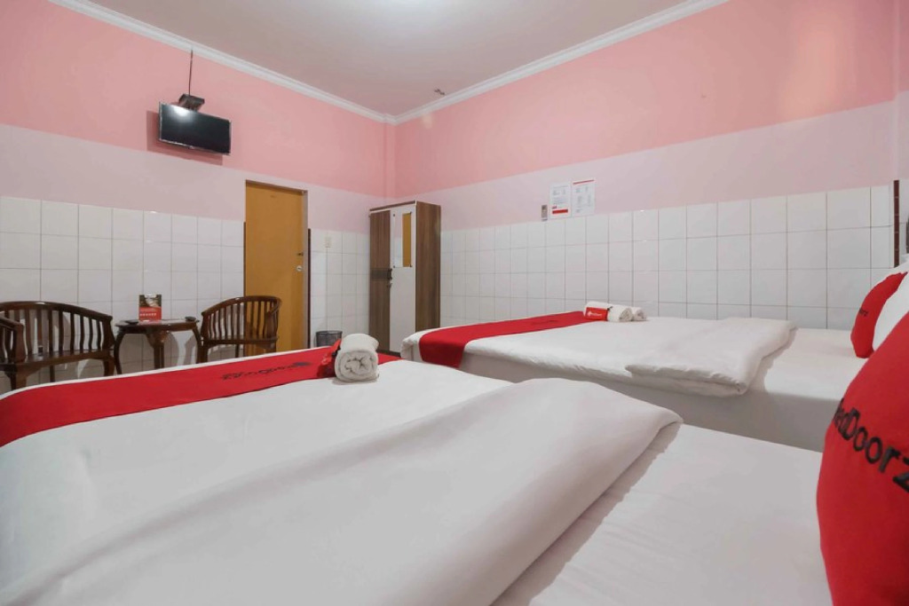 RedDoorz Plus @ Jalan Gatot Subroto Medan