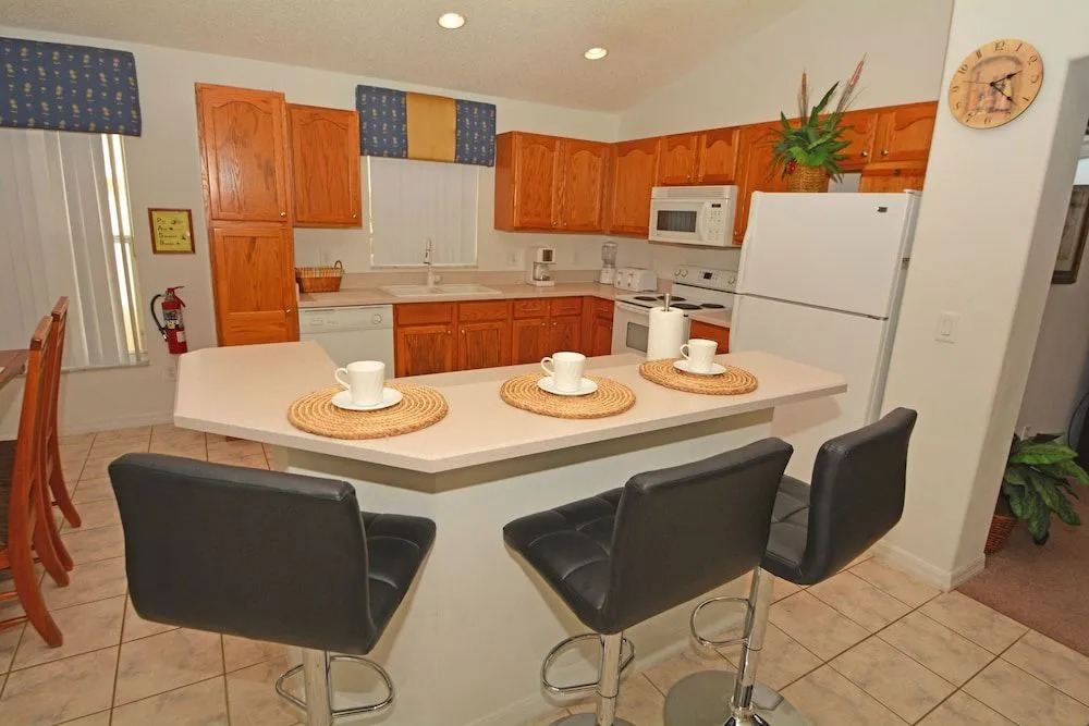 2683OL Jagu s Place 5 Br townhouse by RedAwning