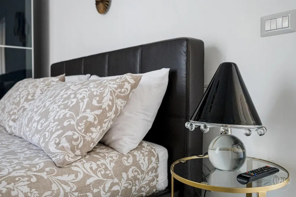 Poerio 98 Luxury Apartment