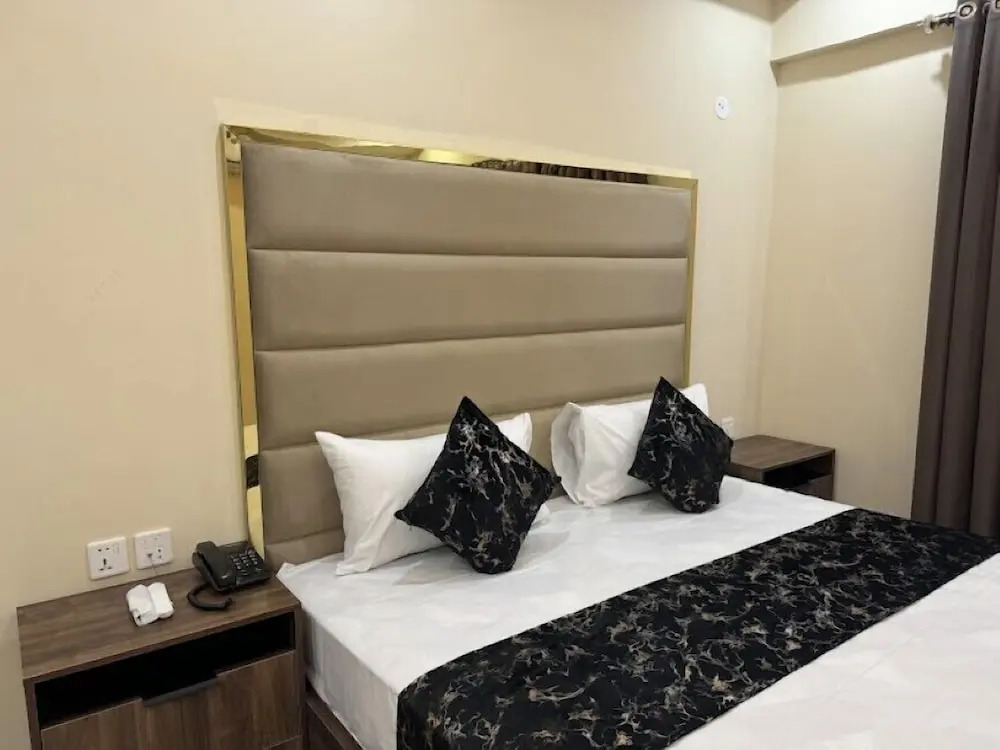 Gold Pine Hotel Lahore