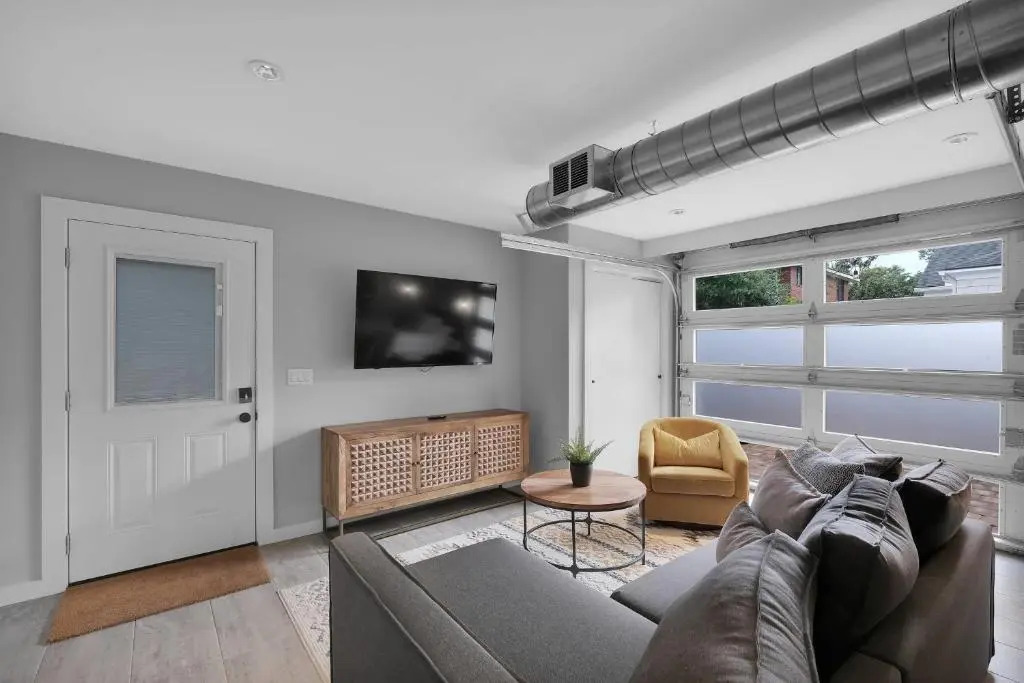 Super chic & modern studio apt - in the heart of San Marco!