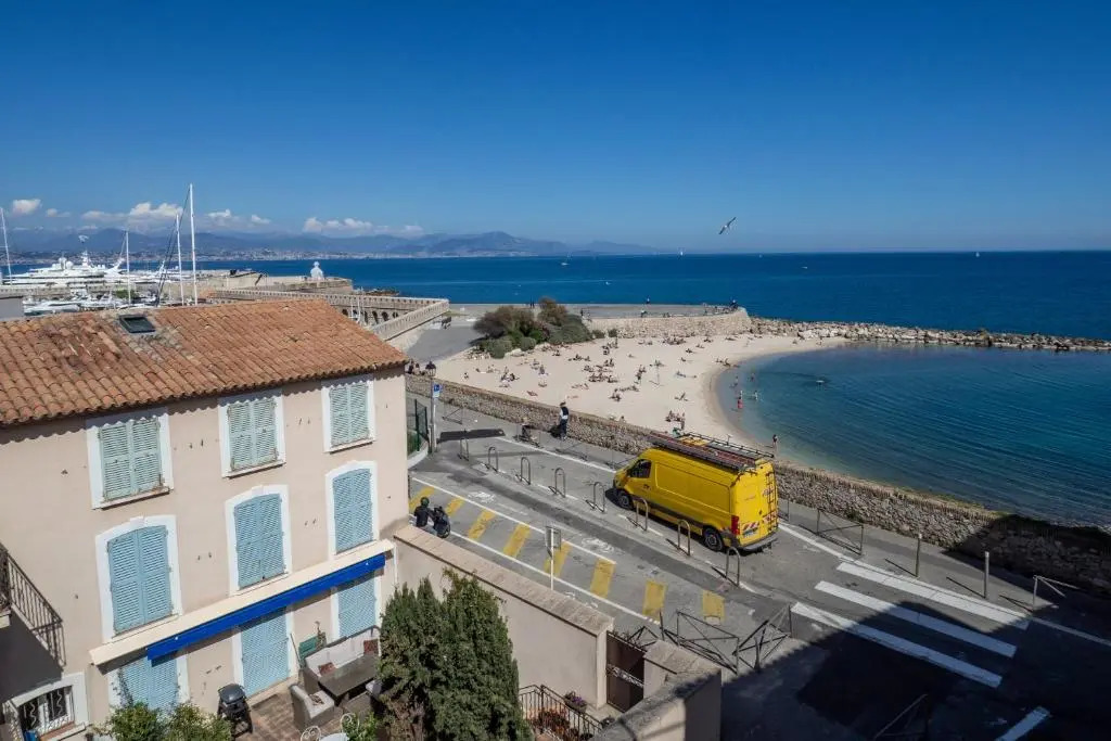Charmant appartement spacieux pour 6P vue mer vieil Antibes