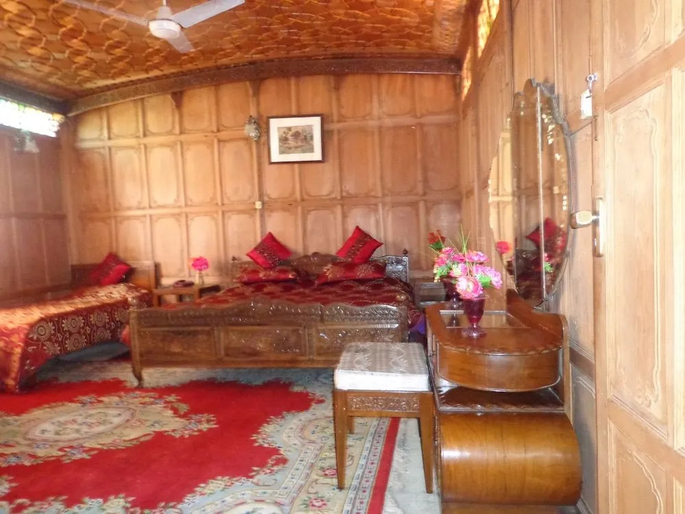 Alif Laila Group of Houseboats