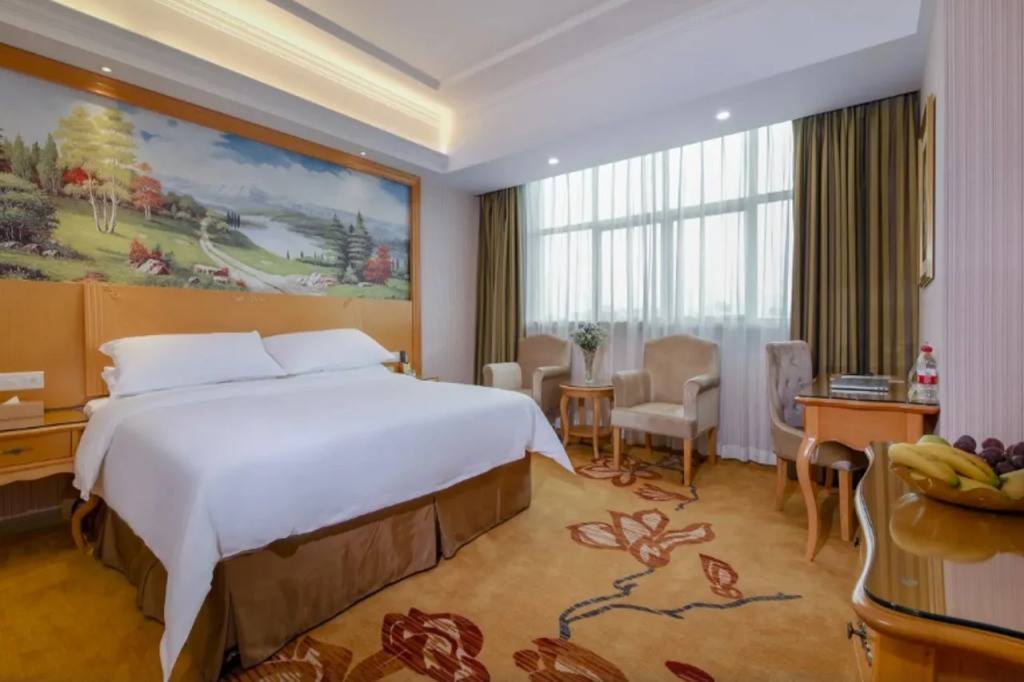 Vienna Hotel (Huizhou Qiuchang Yingbin Road)