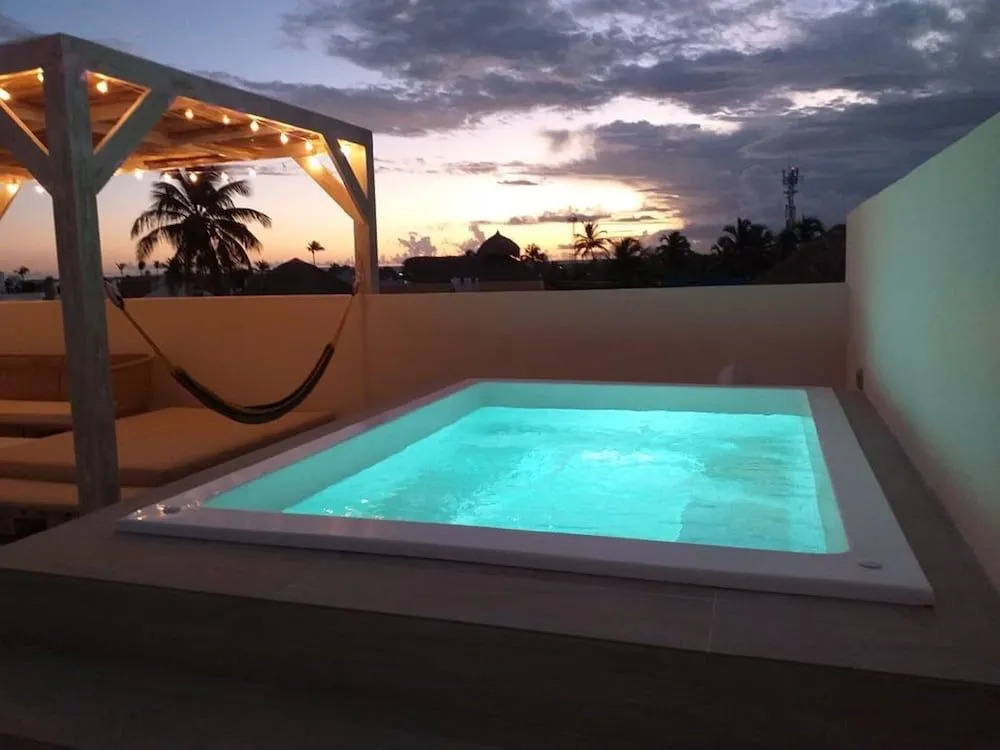 Luxurious Pent House Steps From The Beach. C4