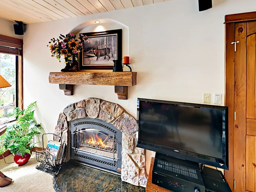 1800 Burgess Creek Rd 103 Condo by RedAwning