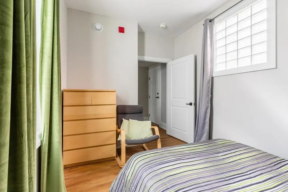 Stylish 2Br Apartment in the Heart of Hamilton 3