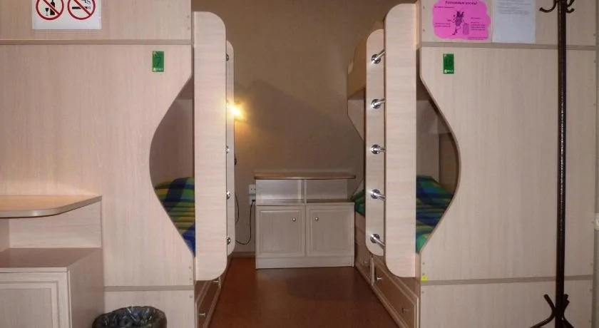 8 floor hostel