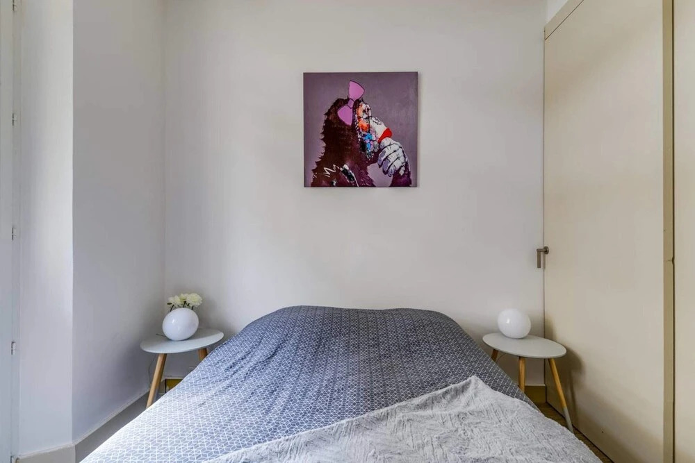 Beautiful Modern 2 Bedroom Apartment in Center