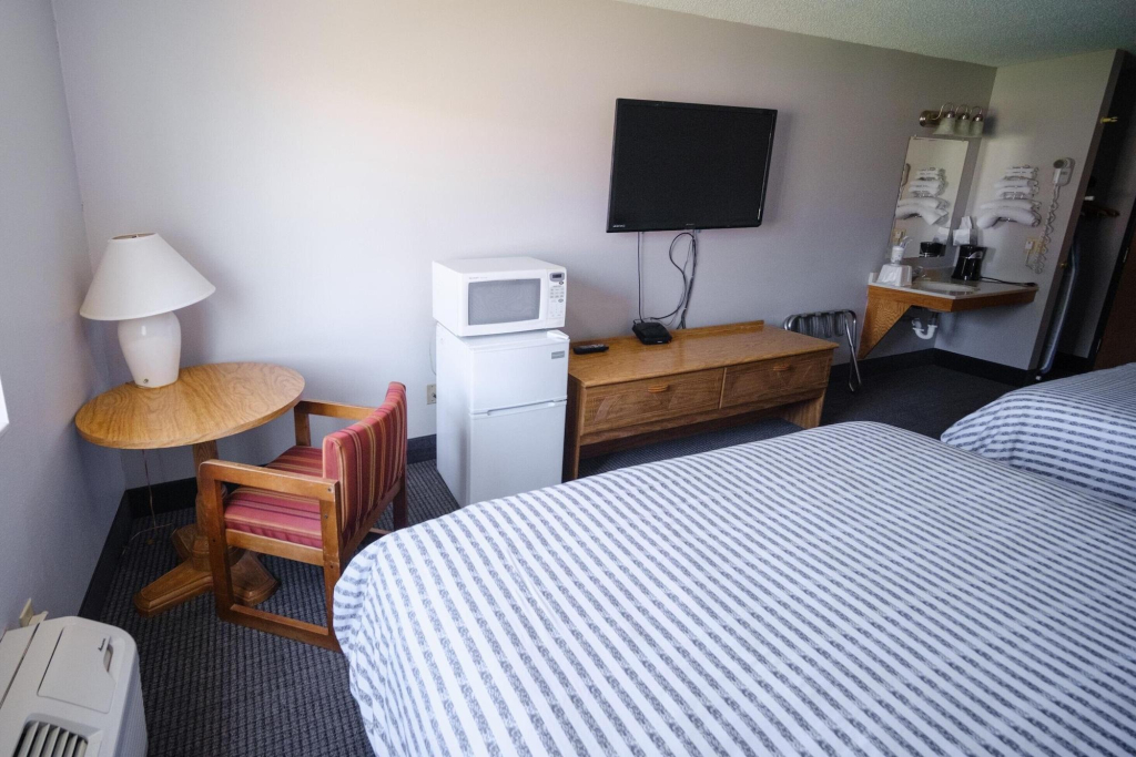 Westwood Inn & Suites Kimball I 90