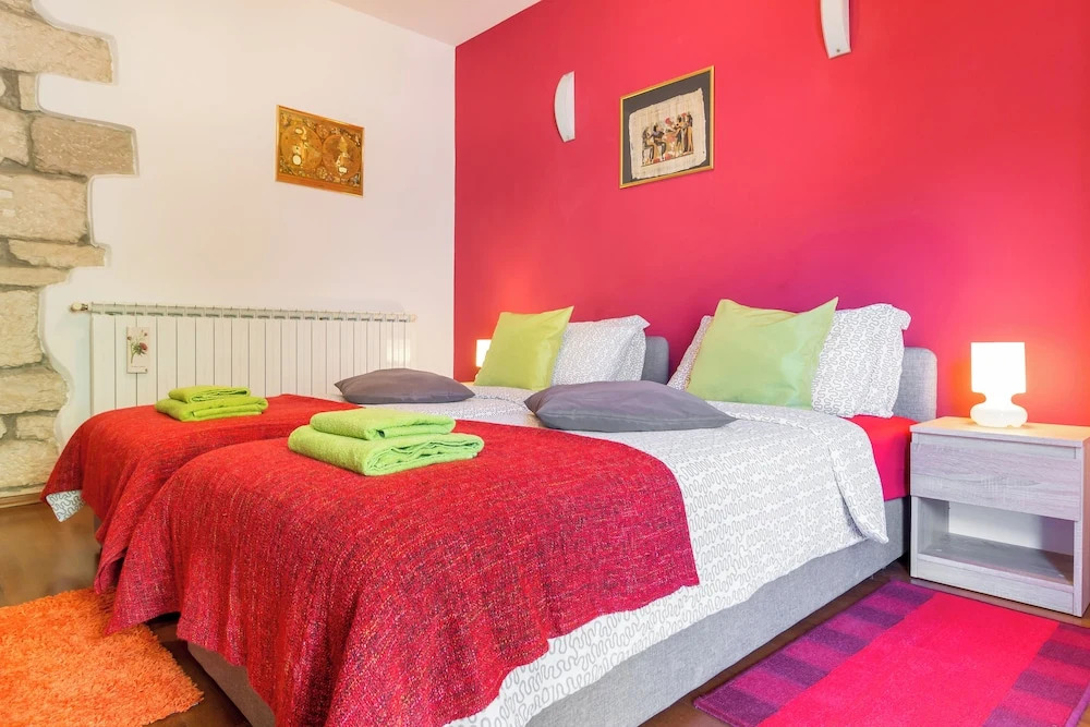Dante Square Room Center Pula