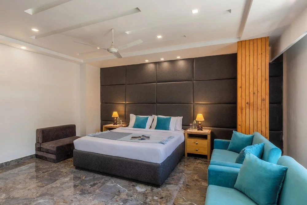 Alaya Stays Live Life 2BHK Apartment