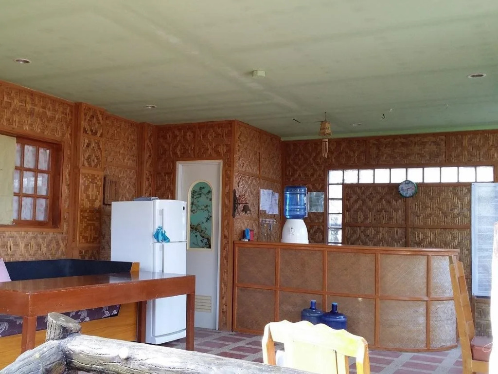 Yooneek Inn