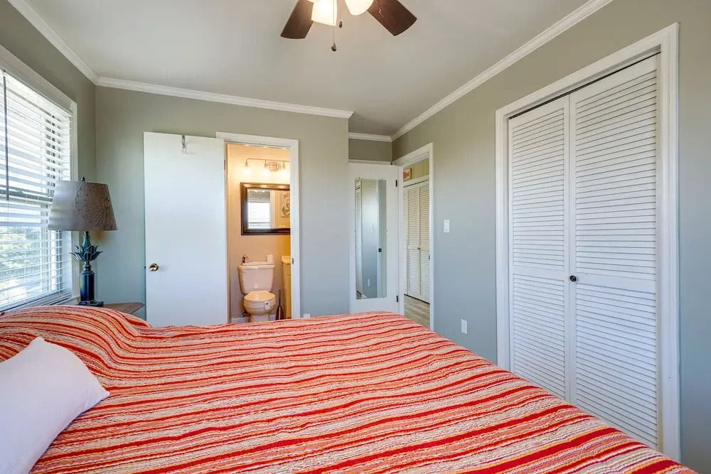 Charming Surf City Beach House - Walk to Ocean!