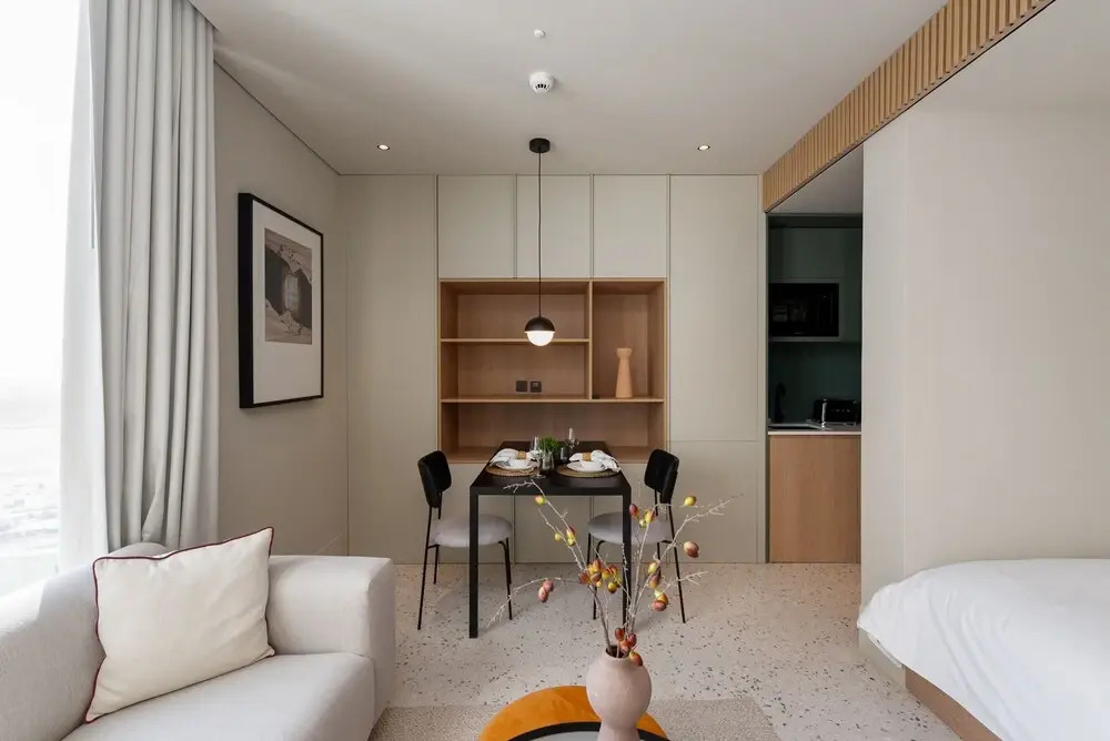 Business Bay Chic Studio w Pool Gym