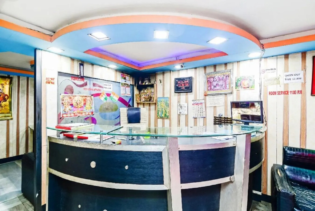 Goroomgo New Crown Indore