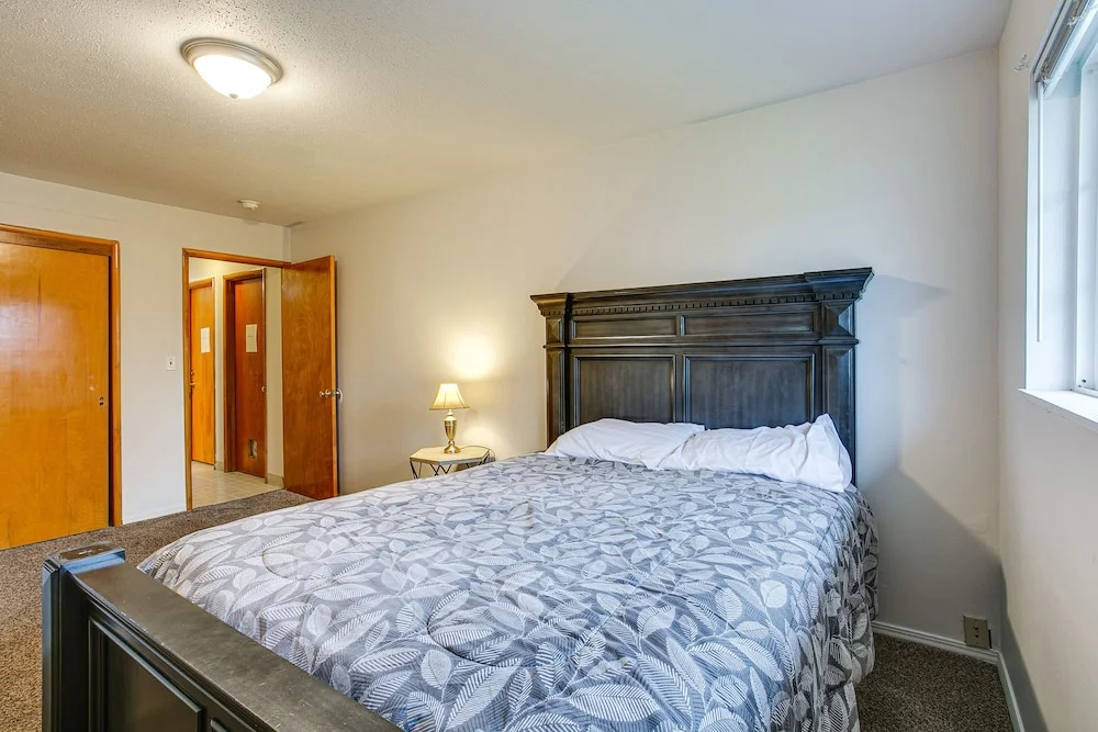 Spacious Lakewood Home - 10 Mi to Downtown Tacoma!