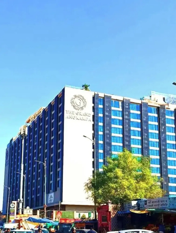 Skyline luxury in pink city