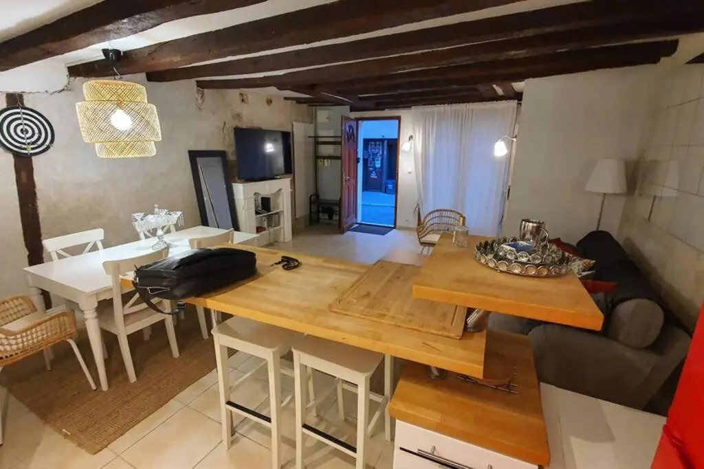 MAISON GÎTE ENTIER EN HYPER HYPER CENTRE AUX COEUR DES HALLES de TOURS de 2 à 7 PERSONNES