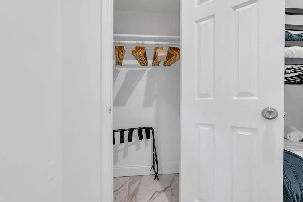 Fast Wifi Great WFH Budget 1BR Apt Near NYC EWR