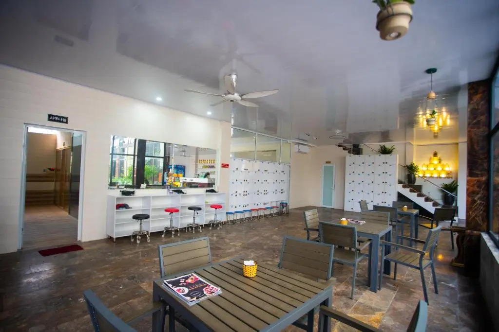 Canh Hung Palace