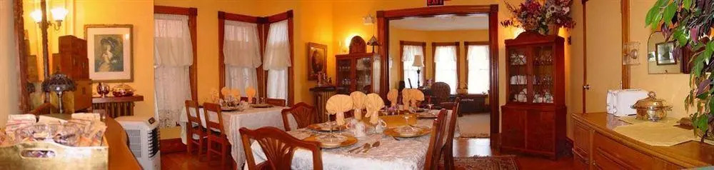 Ellis House Bed & Breakfast