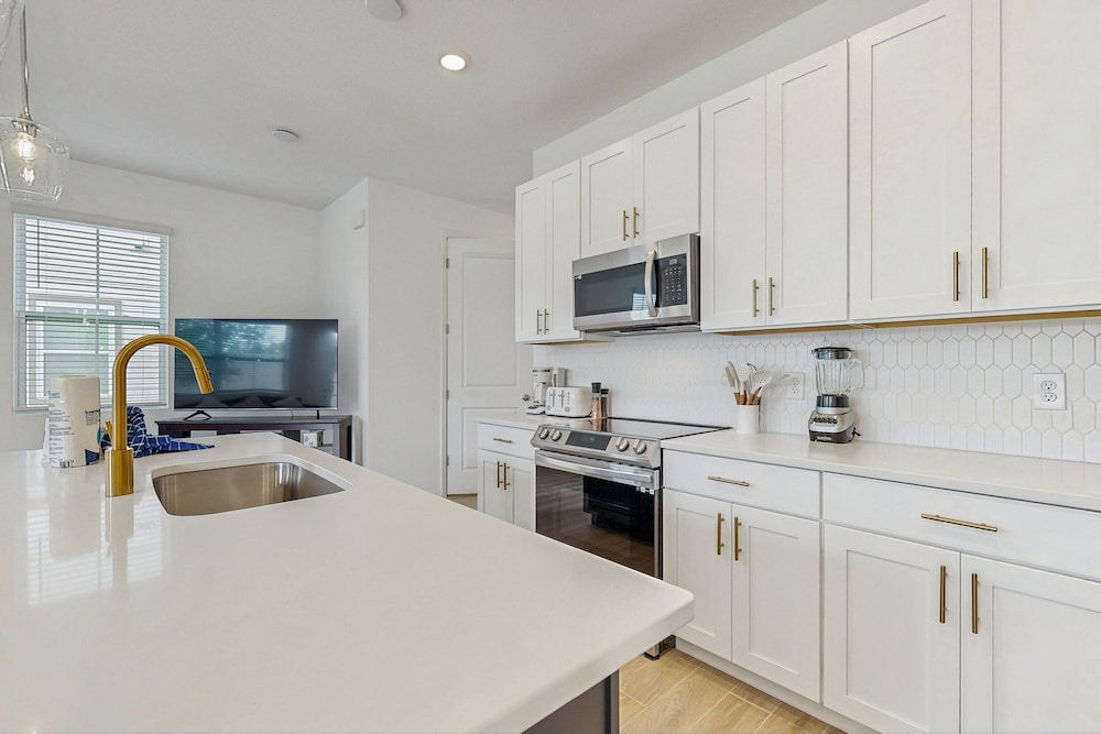 Stylish Vacation Home With Open Layout, Sunny Patio & Near Attractions