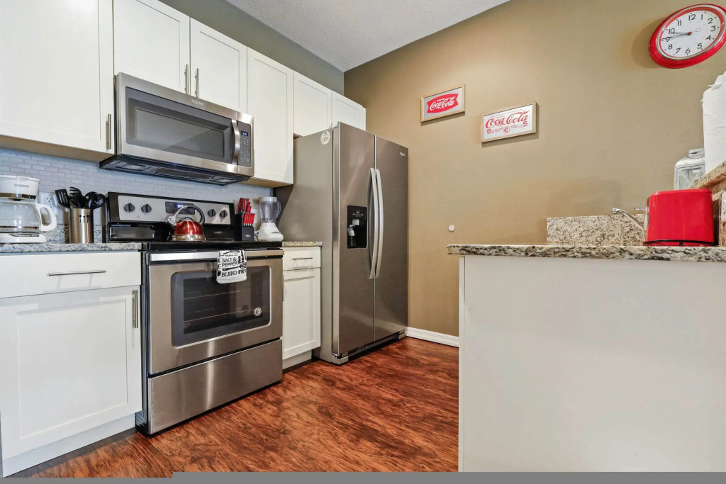 Family Spacious 3BR Townhouse With Pool Access