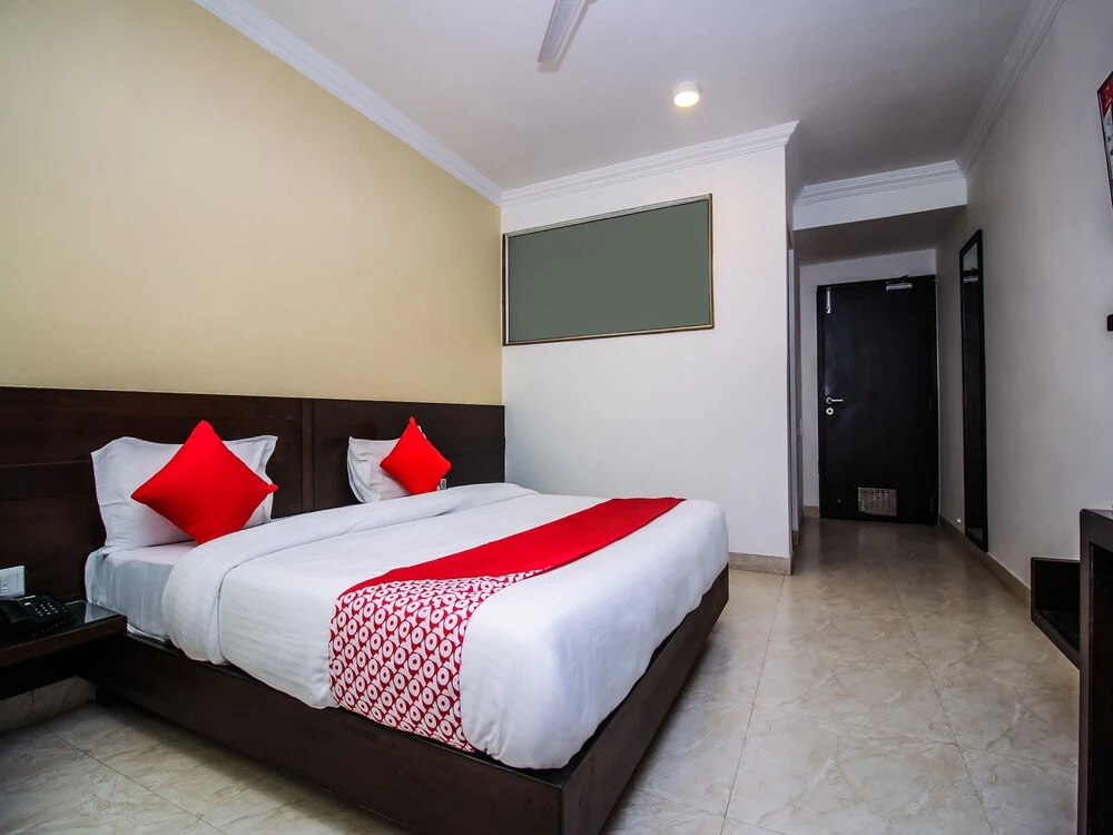 OYO 18849 Hotel Raj Shikhar