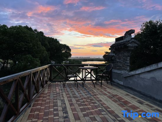 Suzhou Yangcheng Lake and the accompanying courtyard homestay