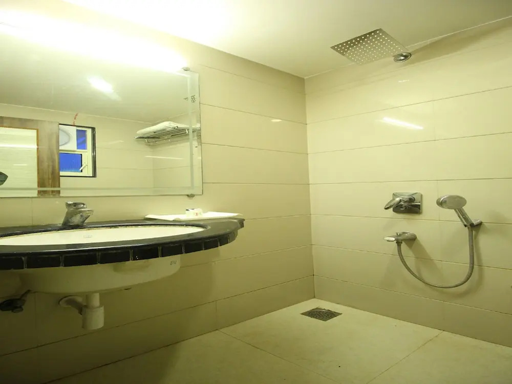 OYO Flagship 312 Near Ashram Road