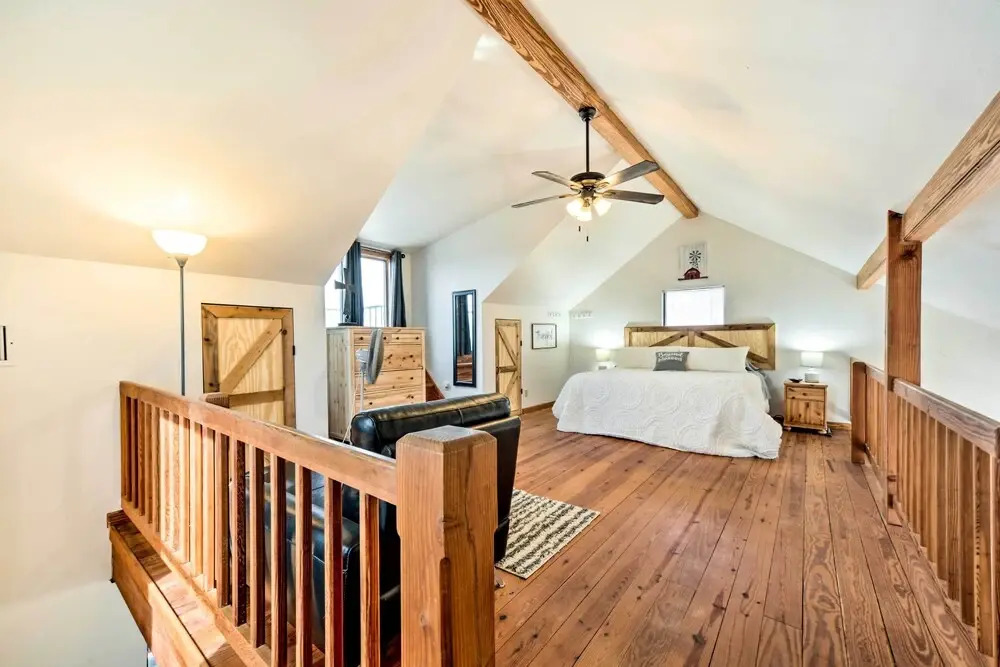 Pet-Friendly Fredericksburg Cabin w/ Hot Tub