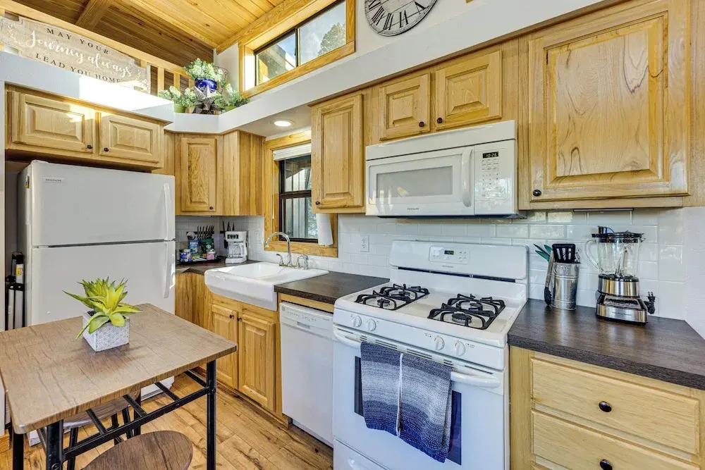 Private Hot Tub & Deck: Woodland Park Tiny Home