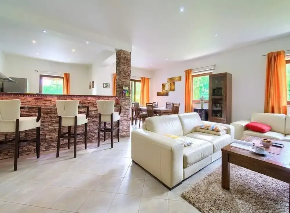 Villa Tara with beautiful heated pool by Villas Gu
