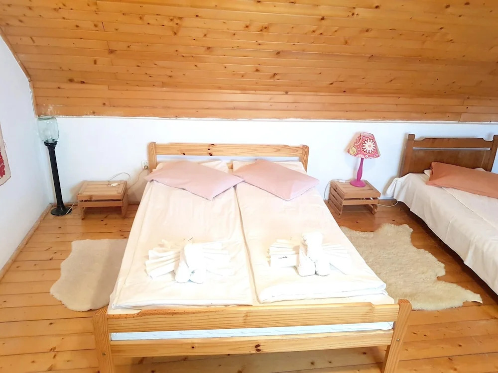 House with 3 Bedrooms in Sighișoara, with Wonderful Mountain View, Enclosed Garden And Wifi