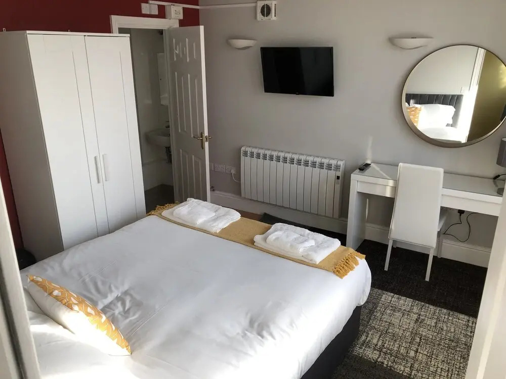 Riverside Hotel