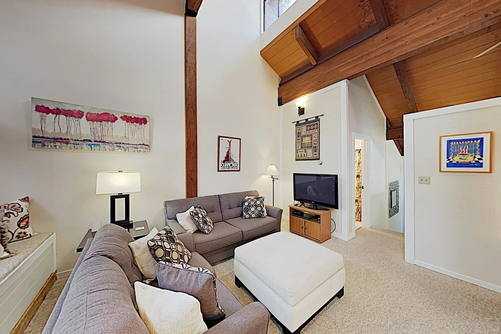 All-seasons , Near Northstar Resort 2 Bedroom Condo