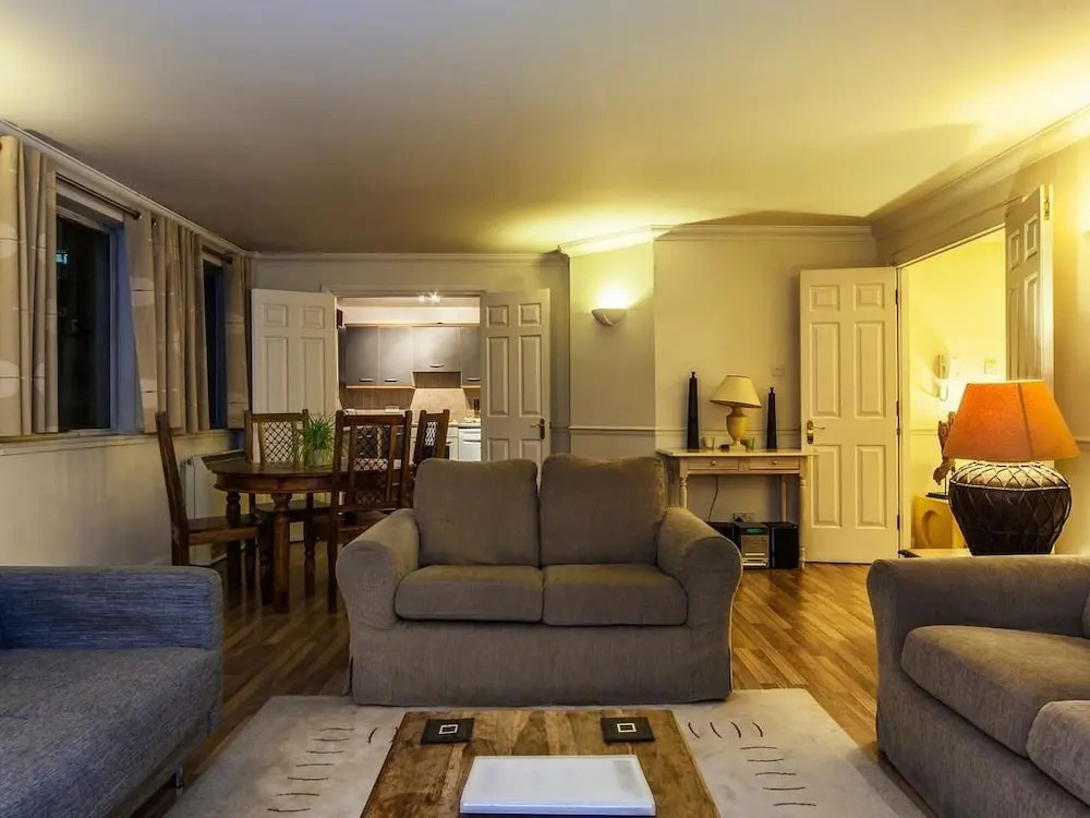 The Elegant Mayfair