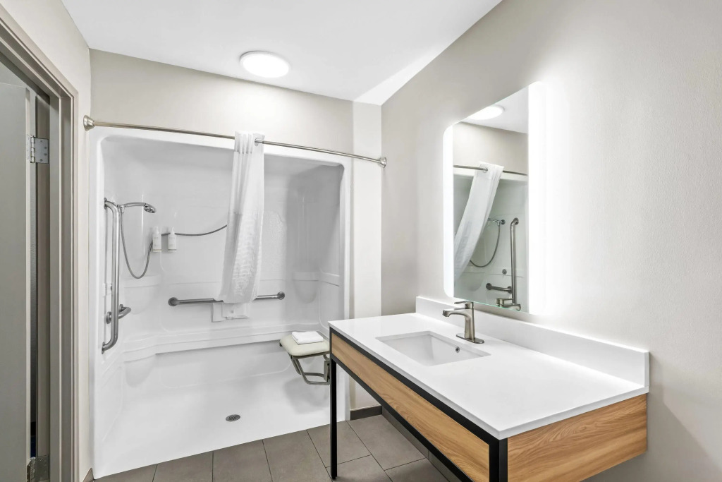 Days Inn & Suites by Wyndham Union City