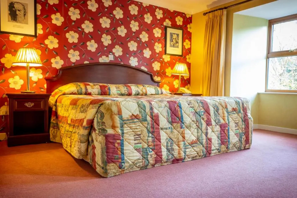 Lynhams Hotel