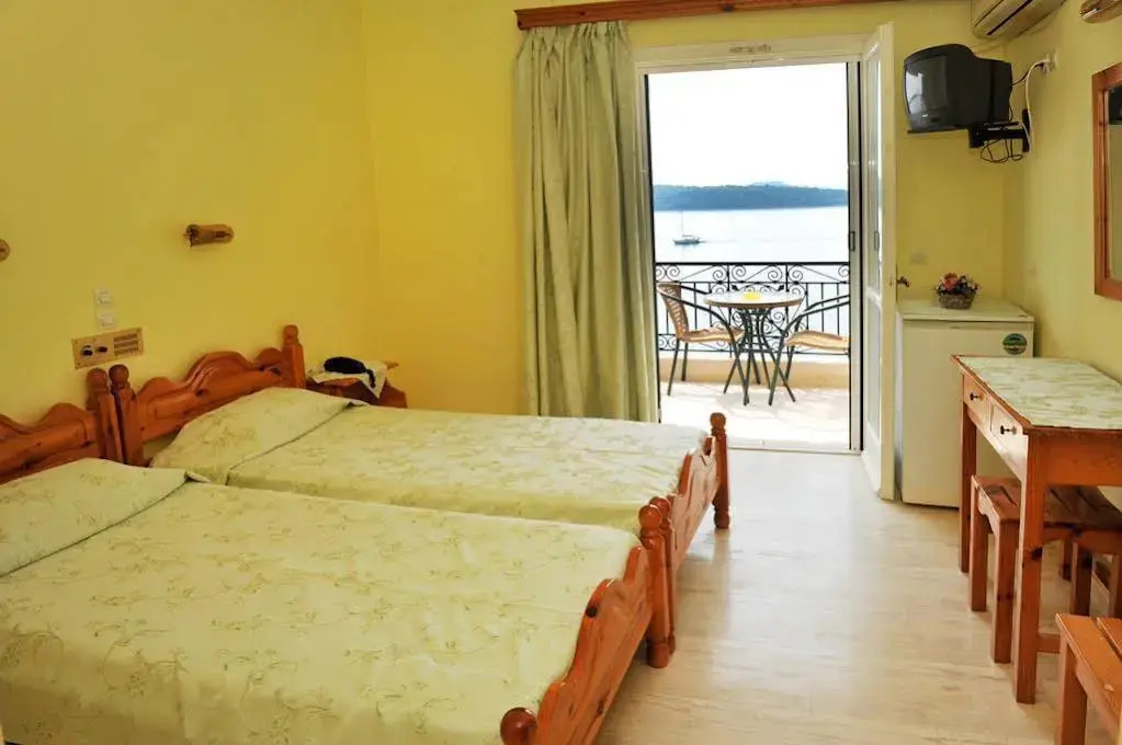 Logans Beach Hotel