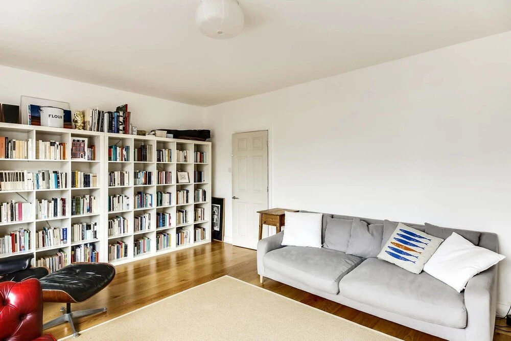 Spacious 3 Bedroom Home in North London W/terrace