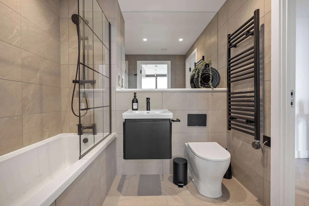 Cottonopolis Suite With 1 Bedrooms and 1 Bathrooms