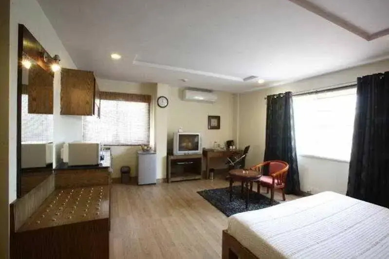 Curzon Suites